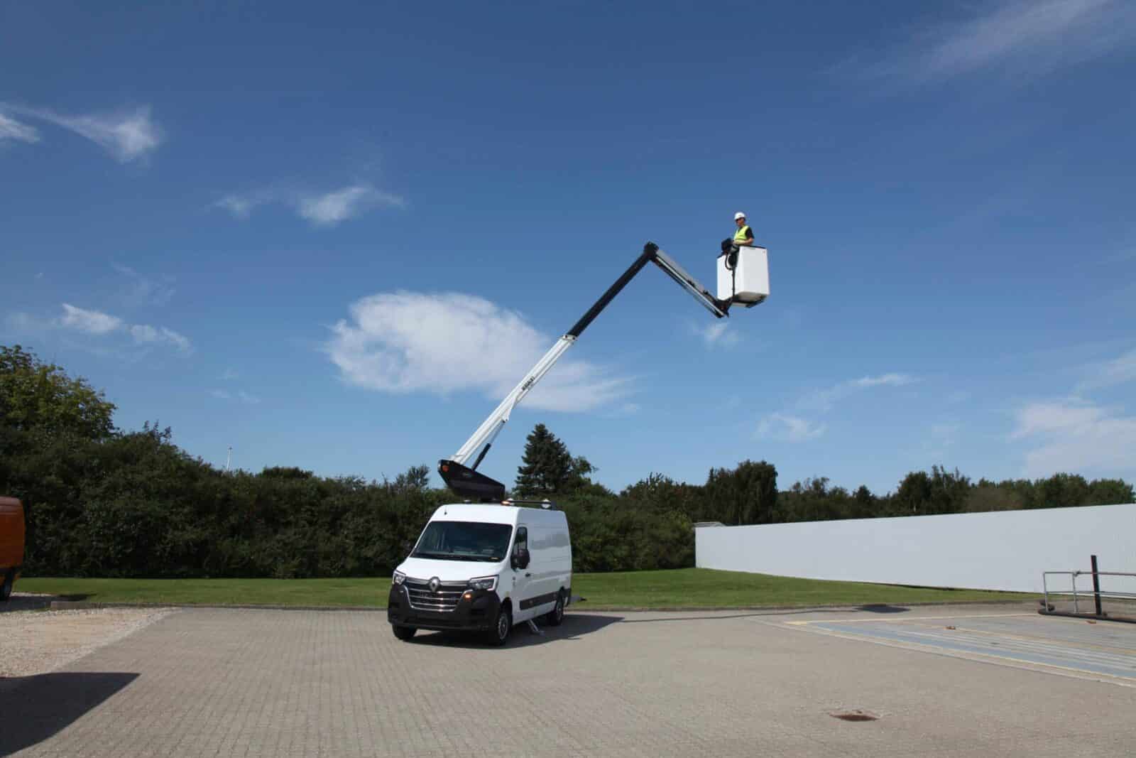 Van-mounted lift - Image 4